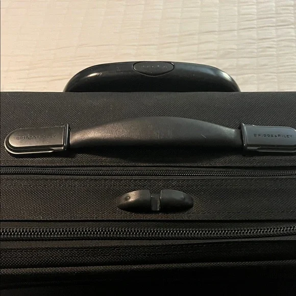 Briggs & Riley Black Carryon Suitcase - Picture 12 of 16